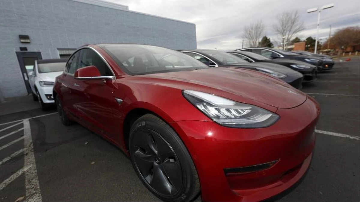 Tesla Çin\'de ürettiği ilk Model 3 araçları 7 Ocak\'ta sahiplerine teslim edecek