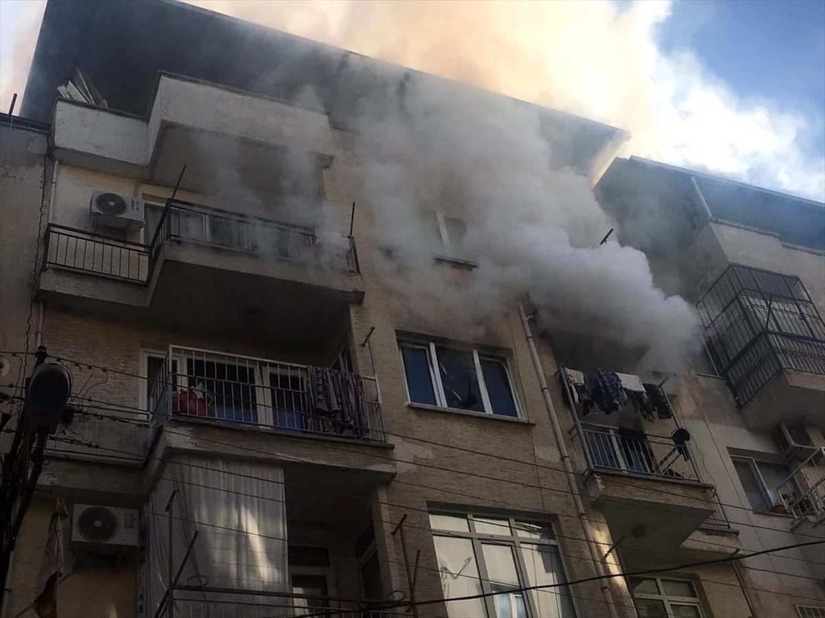Turgutlu\'da ev yangını, maddi hasara neden oldu