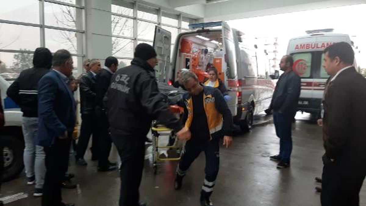 Üvey kardeşler kavgada birbirini bıçakladı: 4 yaralı
