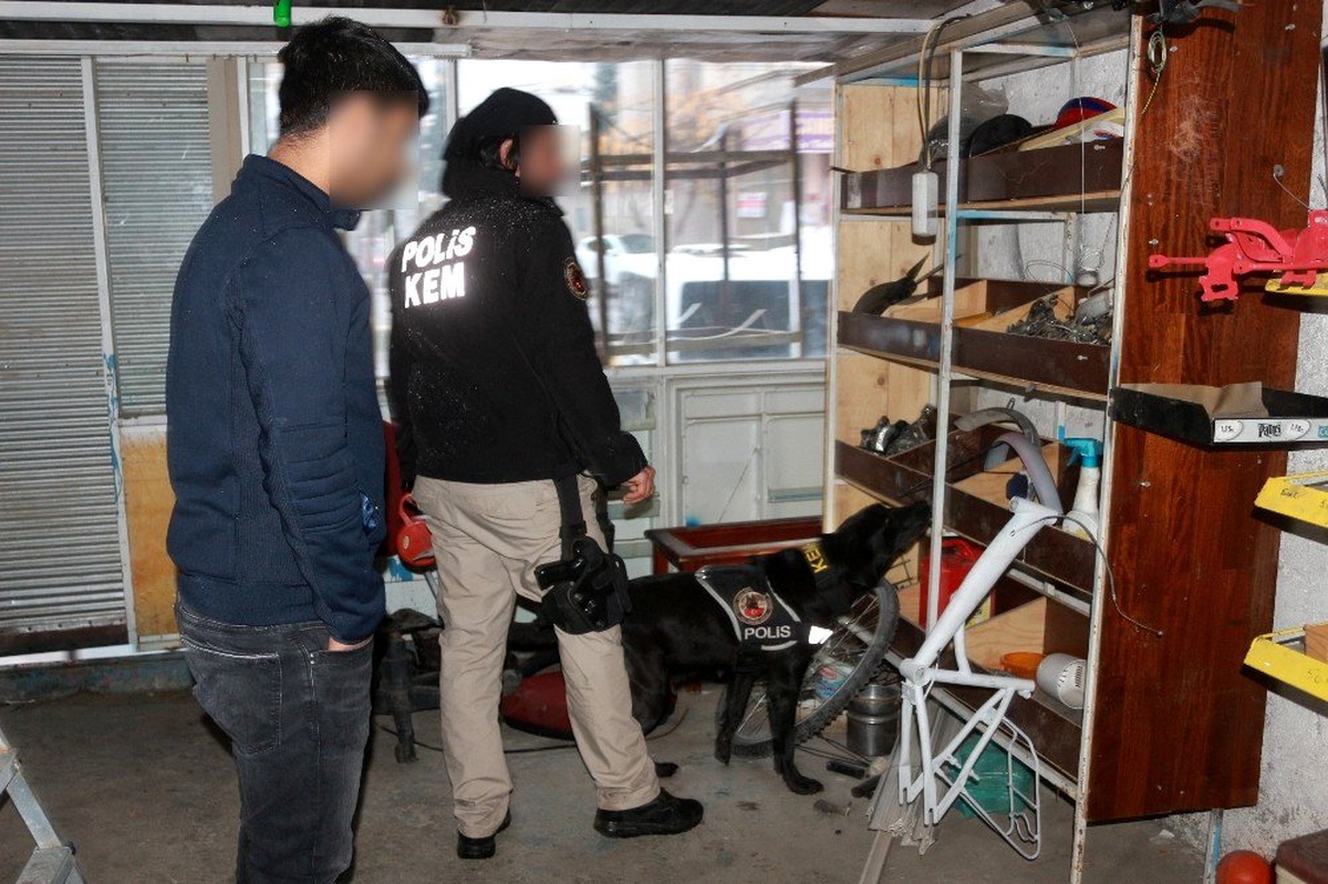Uyuşturucu satıcılarına şafak operasyonu: 5 gözaltı
