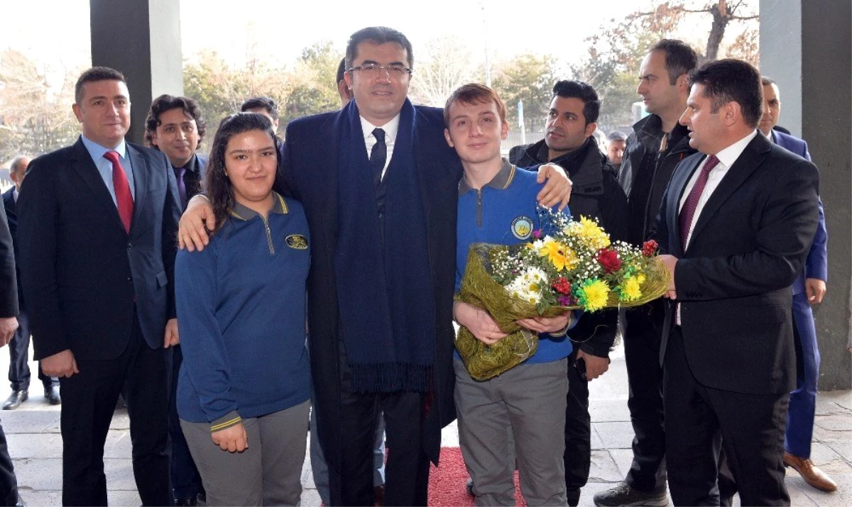 Vali Memiş\'ten Erzurum Lisesi\'ne ziyaret