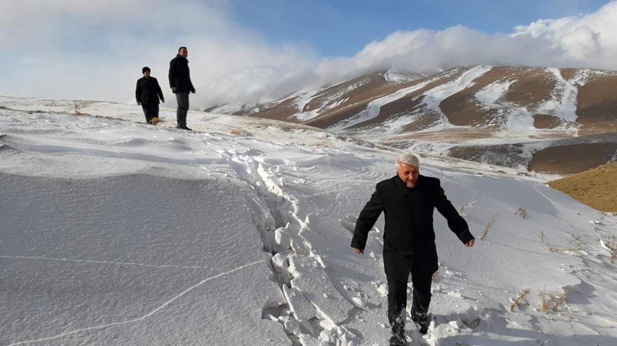 VASKİ ekibi karlı dağları aşarak arızaları gideriyor