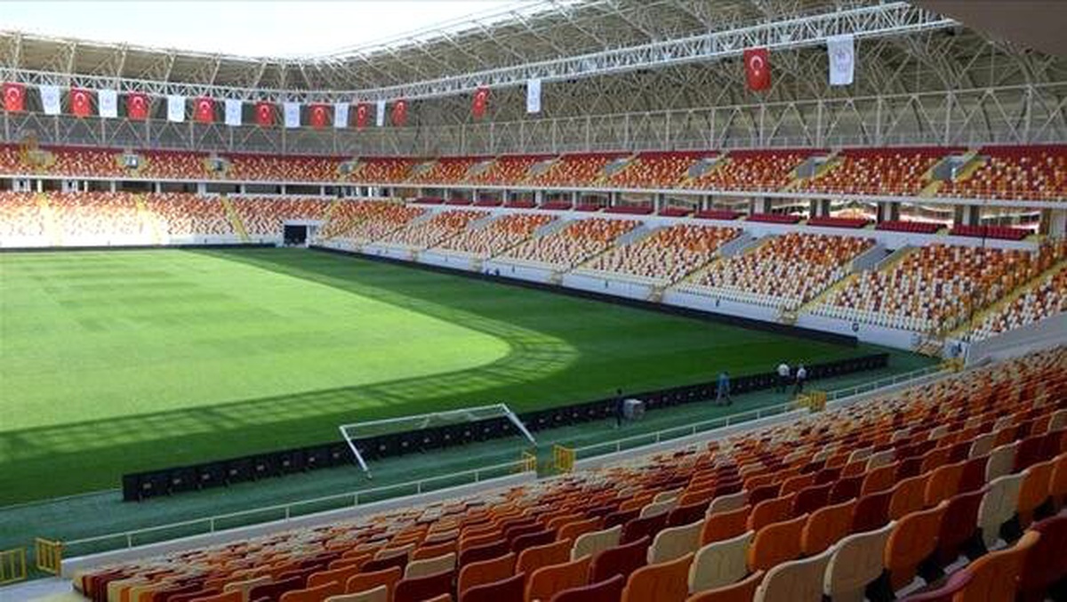 Yeni Malatya Stadyumu\'nun zemini bakıma alındı