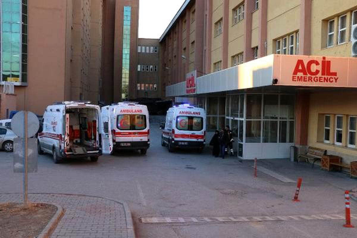 Yolcu otobüsü karla mücadele aracına çarptı: 17 yaralı