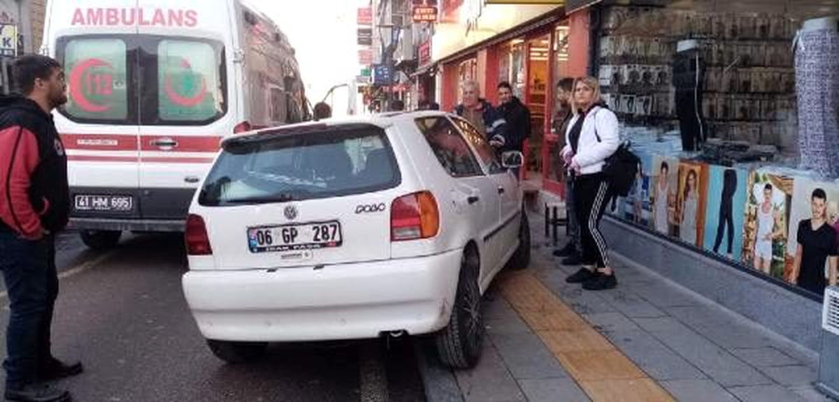 2 kişiye çarpma anı güvenlik kamerasına yansıdı
