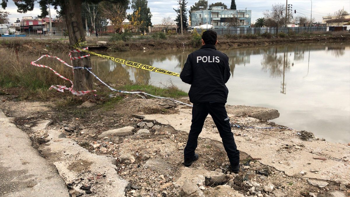 Adana\'da polis su dolan inşaat temelinde önlem aldı