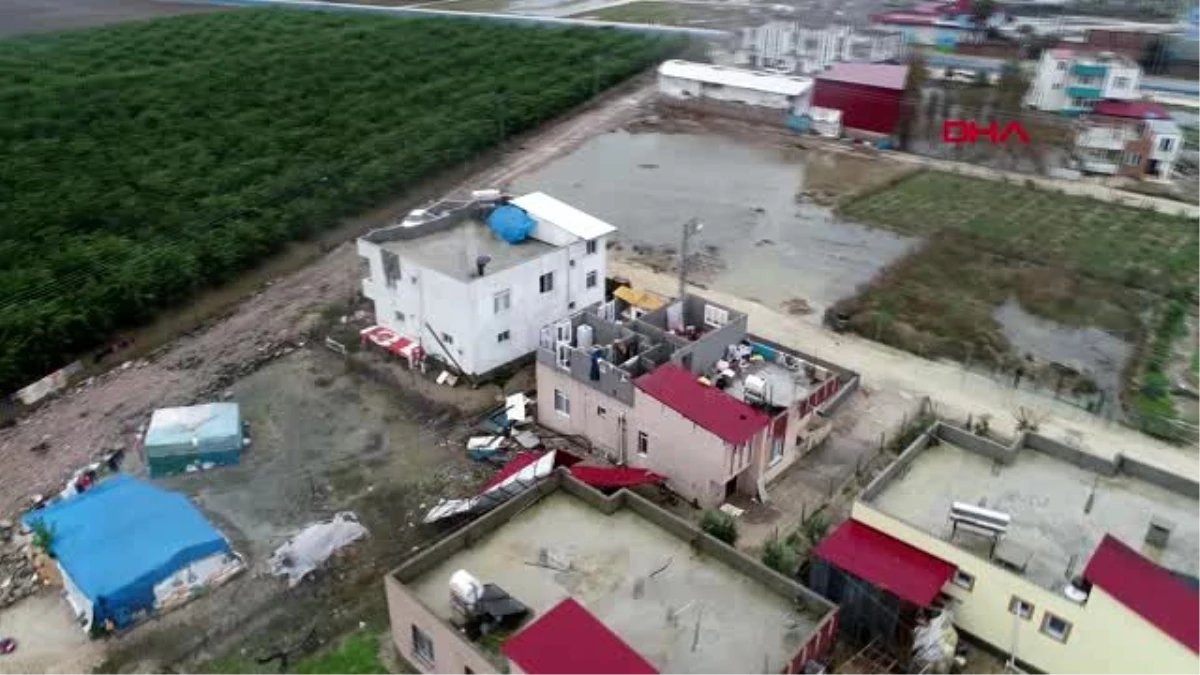 Adana hortumun evlerinin çatısını uçurduğu aile yardım bekliyor