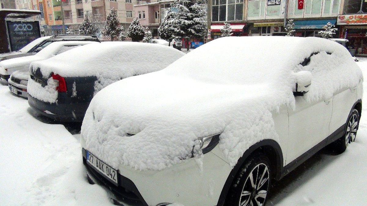 Ahlat\'ta kar yağışı