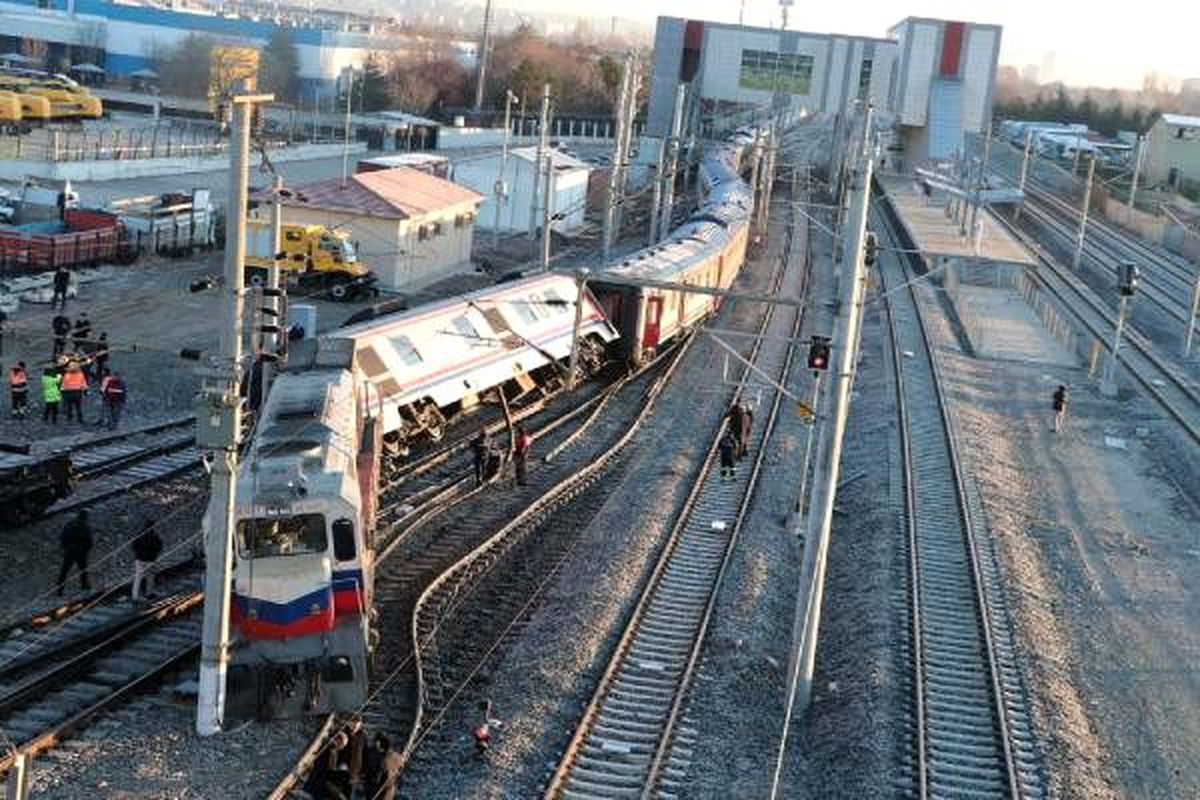 Ankara\'da Doğu Ekspresi treni raydan çıktı