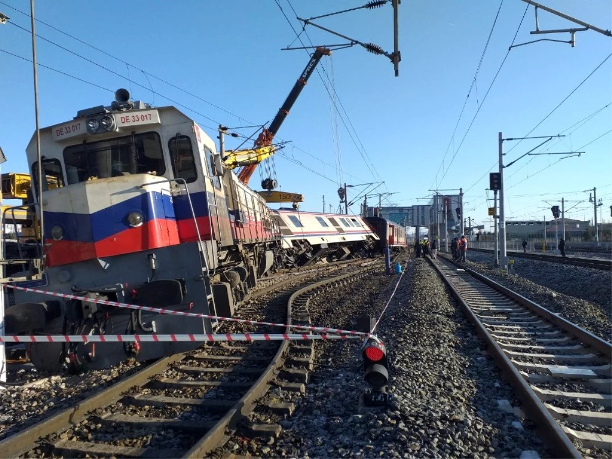 Ankara\'da yolcu treni raydan çıktı