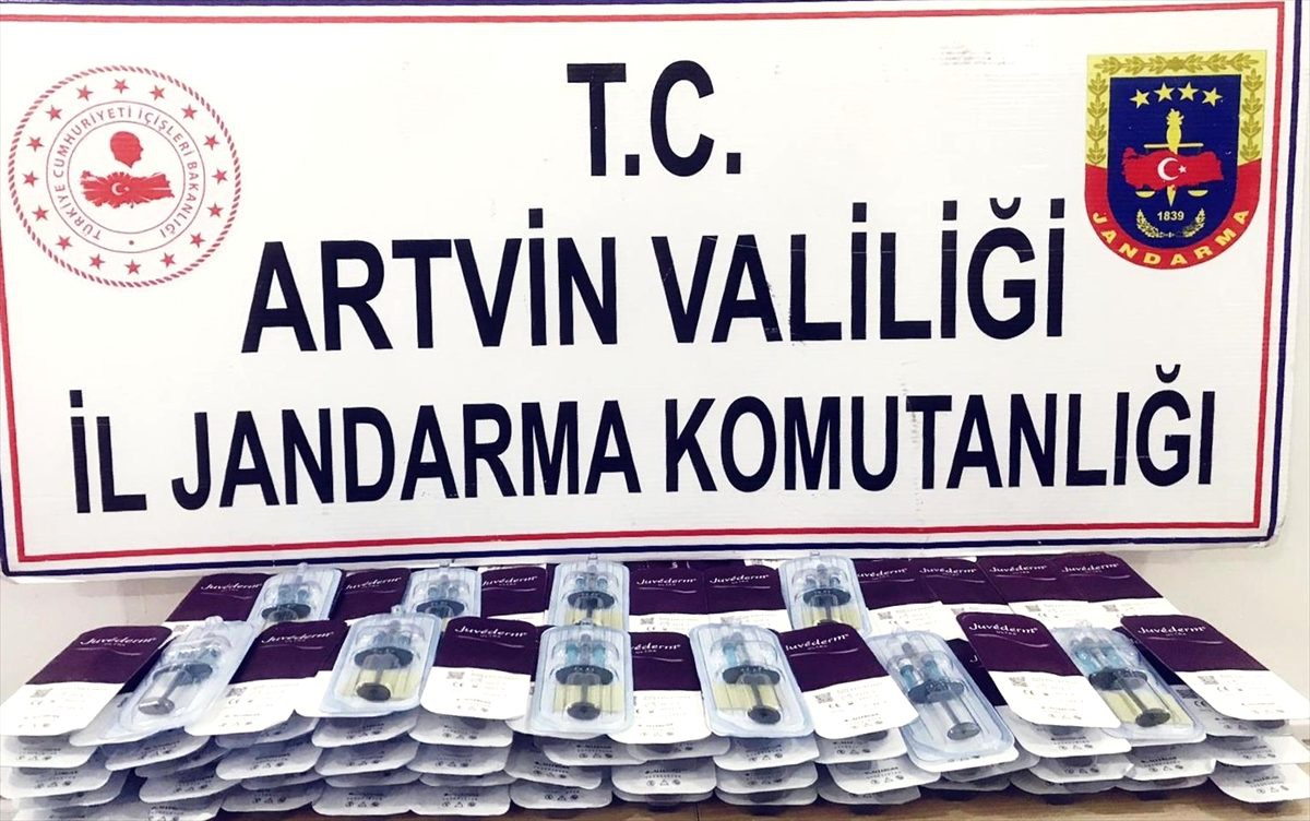 Artvin\'de gümrük kaçağı yüz ve dudak dolgu maddesi ele geçirildi