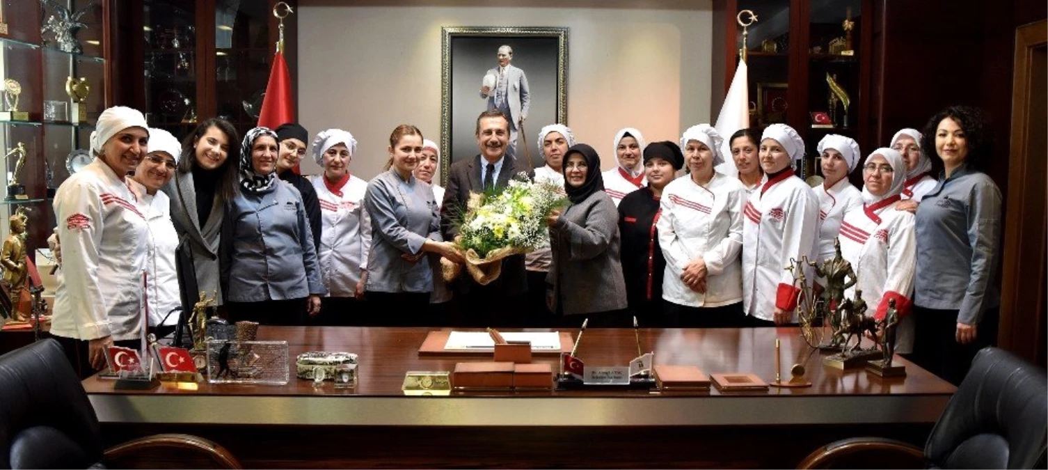 Ayten Usta\'nın kadın çalışanlarından Başkan Ataç\'a teşekkür