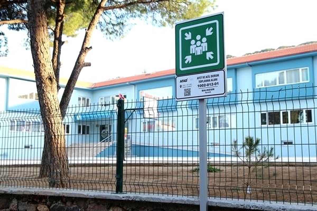 Ayvalık\'ta muhtemel afet ve acil durum toplanma bölgelerine revizyon