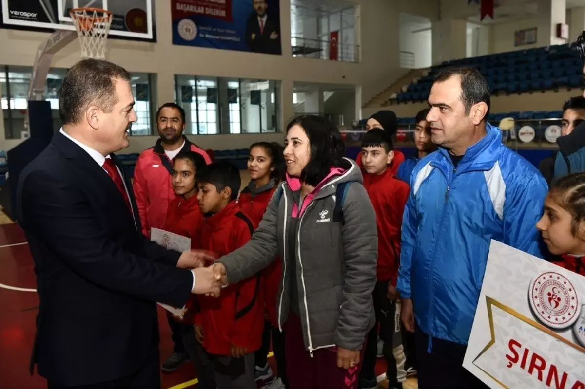 Badminton grup müsabakaları Hakkari\'de yapıldı