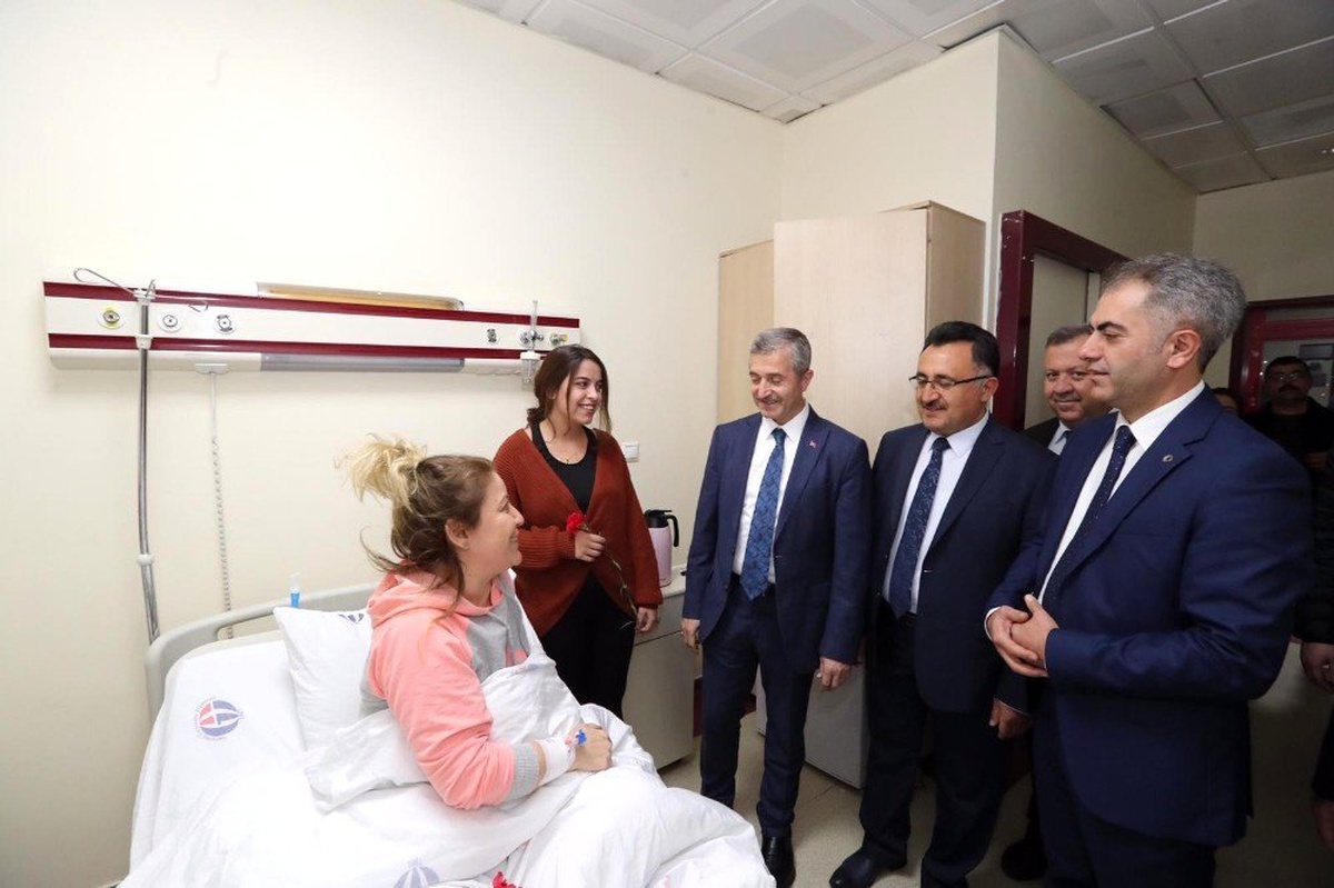 Başkan Tahmazoğlu hastaları ziyaret etti