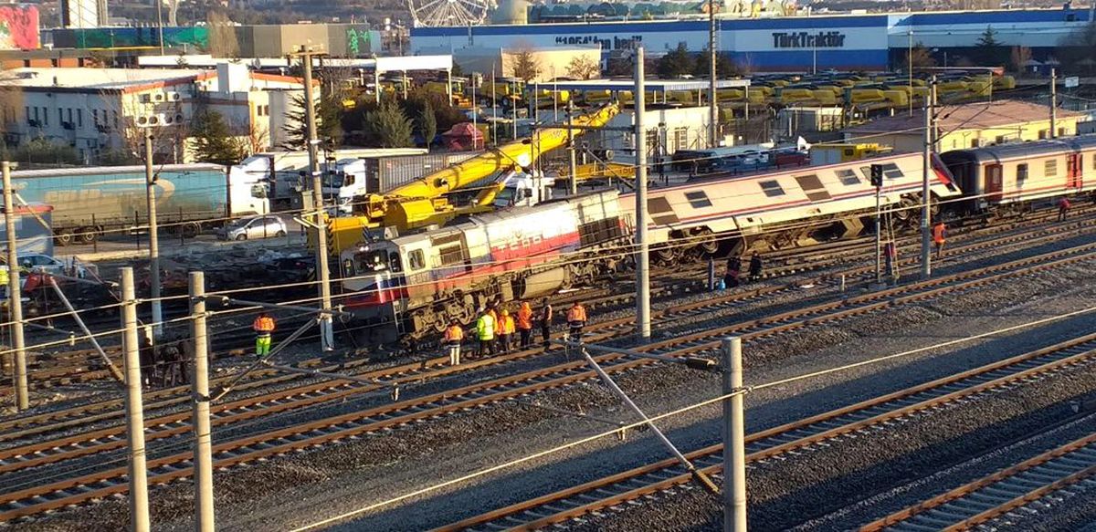 Başkent\'te tren raydan çıktı