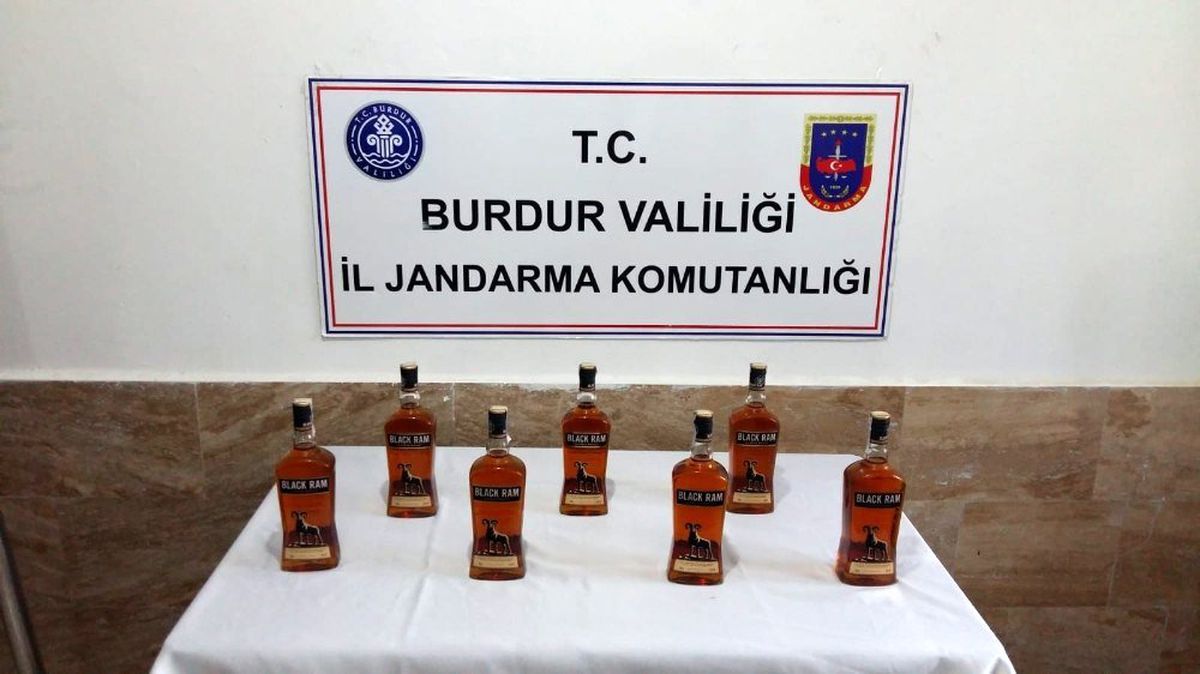 Büfeye kaçak alkol baskını