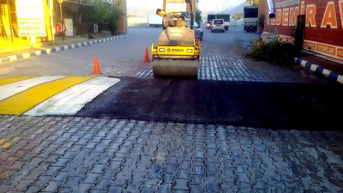 Büyükşehir\'den Kaş\'ta okul önlerine hız kesici
