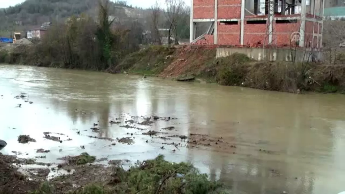 Dere yatağındaki 4 katlı binanın yıkımına başlandı (2)