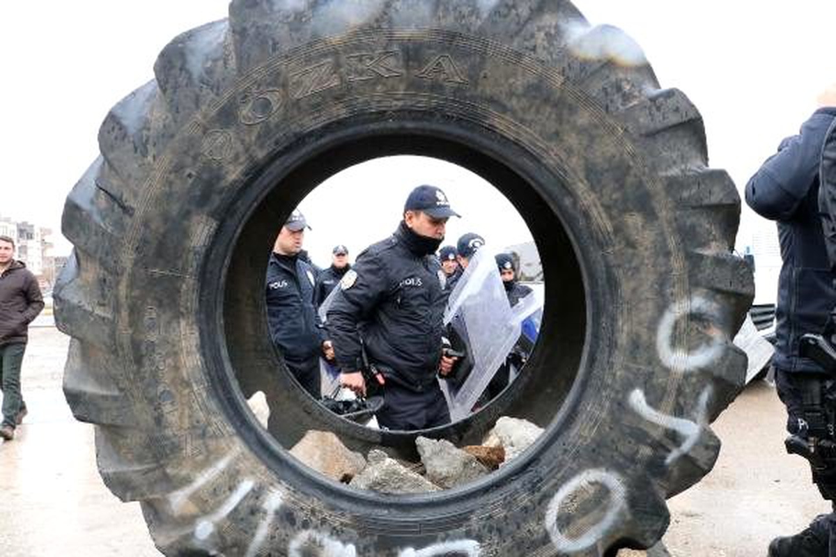 Dijital takograf eylemine polis izin vermedi: 3 gözaltı