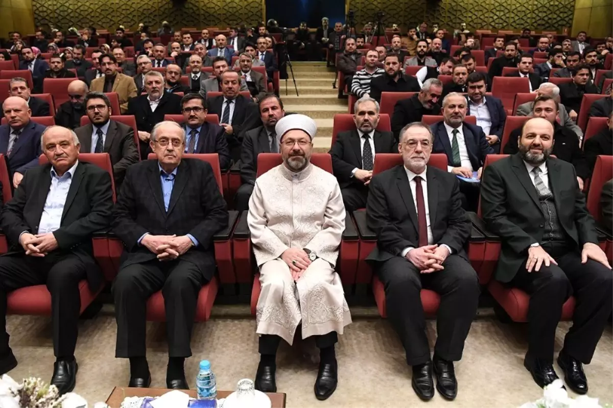 Diyanet İşleri Başkanı Erbaş, "İyiliğe Vakfedilmiş Hayatlar" programına katıldı