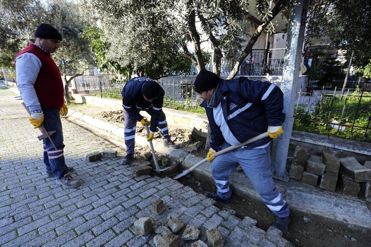 Efeler\'de yenileme çalışmaları devam ediyor