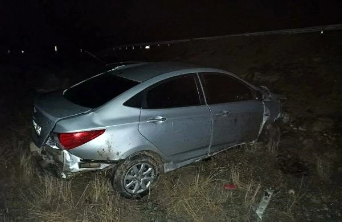 Elazığ\'da otomobil şarampole devrildi: 3 yaralı