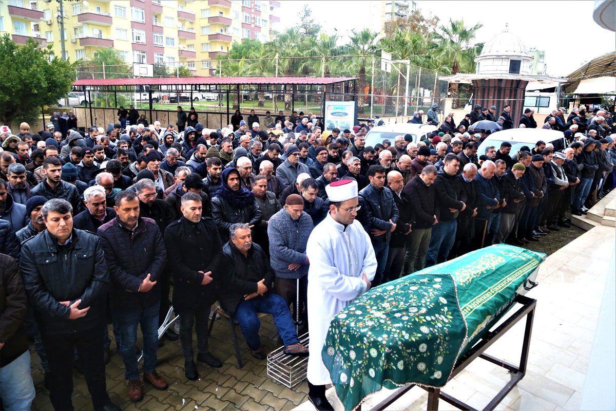 Eşi tarafından öldürülen kadının cenazesi toprağa verildi