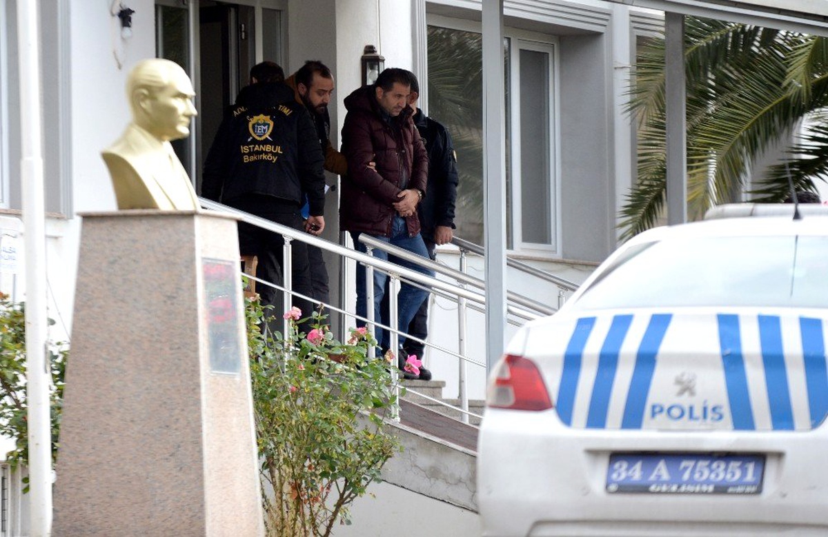 Ghosn\'un kaçmasına yardım ettiği iddia edilen 7 kişi adliyeye sevk edildi