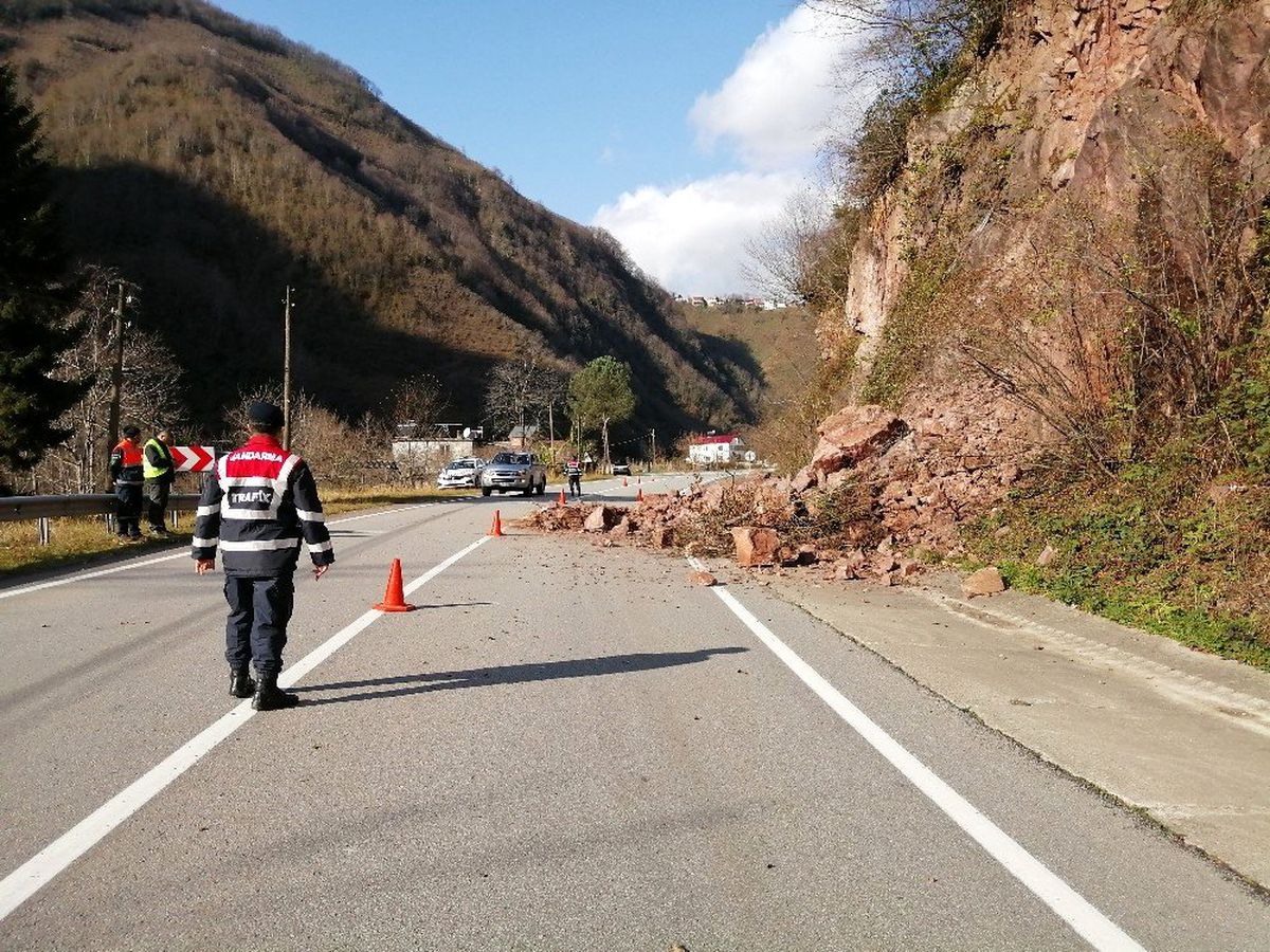 Giresun-Gümüşhane karayolunda heyelan