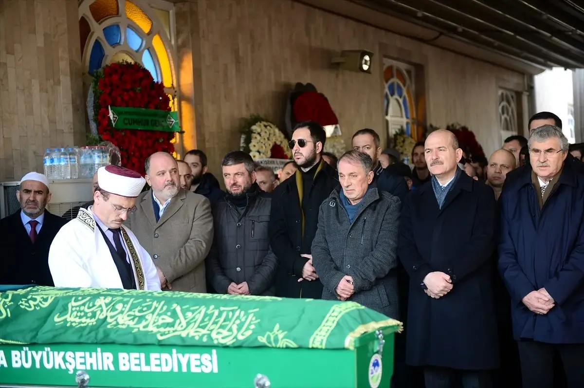 İçişleri Bakanı Soylu, Sakarya\'da cenaze törenine katıldı