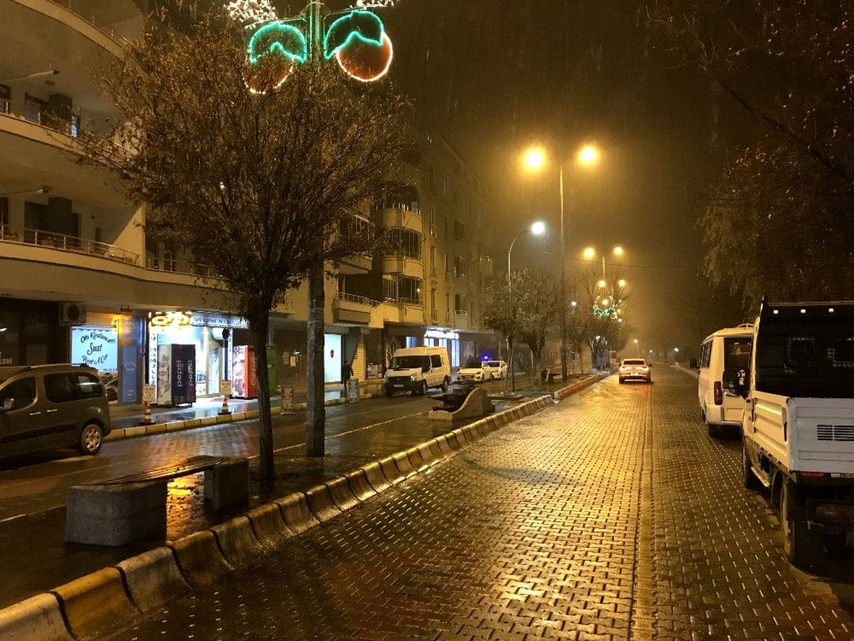 Iğdır\'a karla karışık yağmur