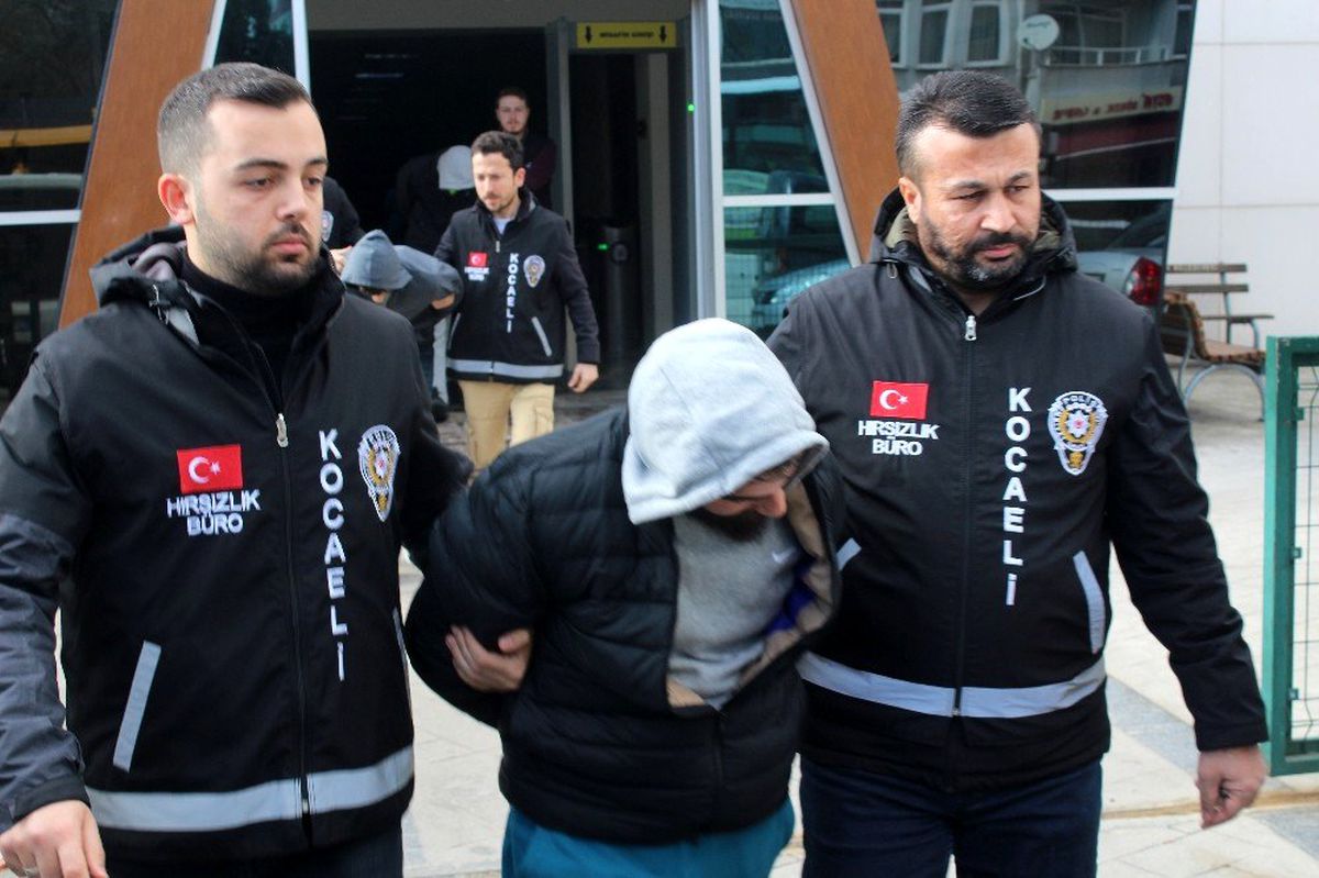 İki evden 45 bin TL\'lik vurgun yapan 3 kişi yakalandı