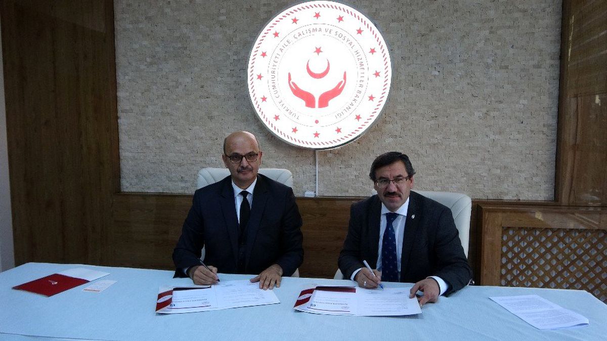 Isparta\'da AÇSH ve üniversite işbirliğinde psikolojik destek, danışmanlık ve rehberlik uygulaması