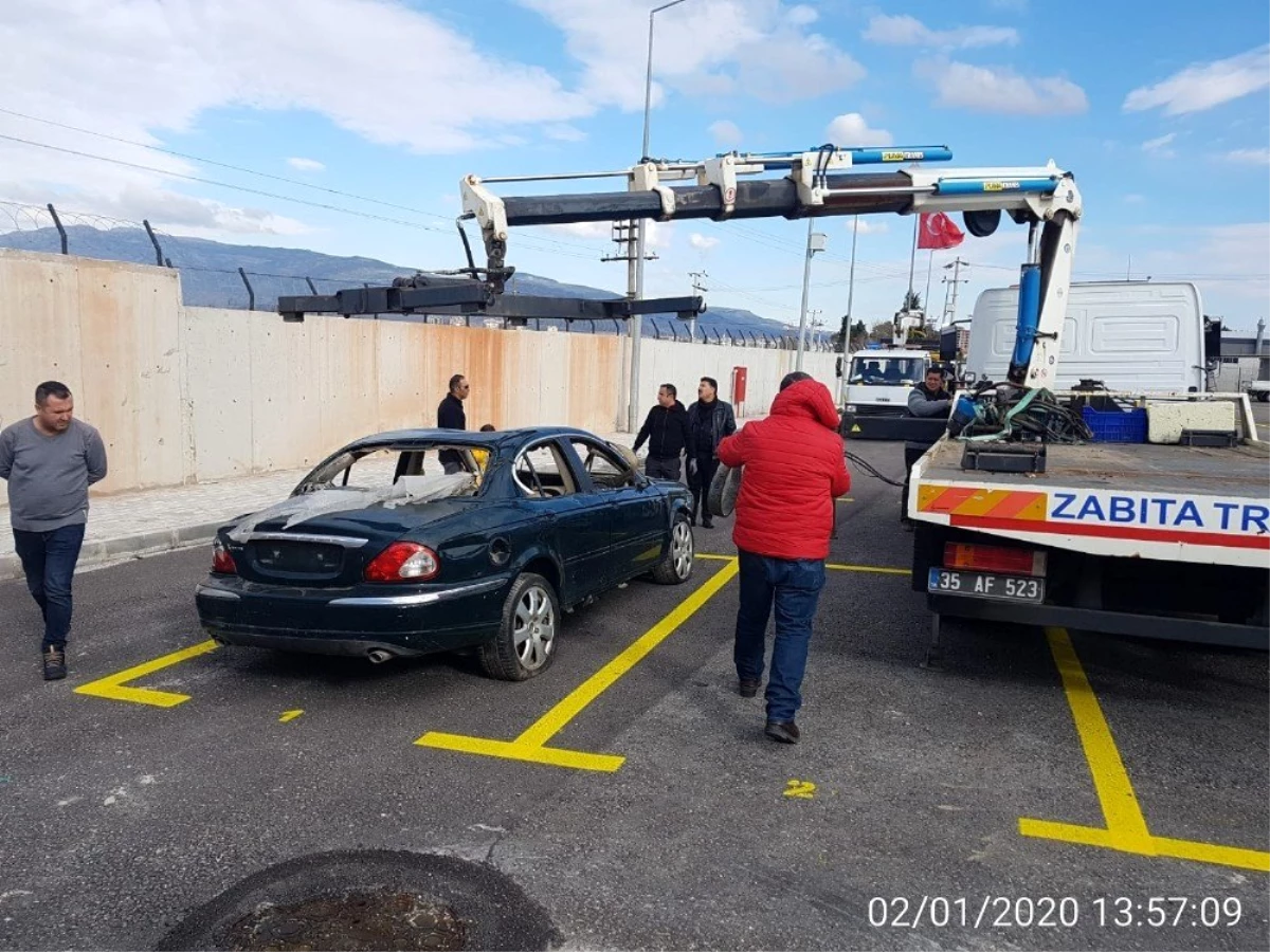 İzmir\'de hurda araçlar artık otoparka çekiliyor