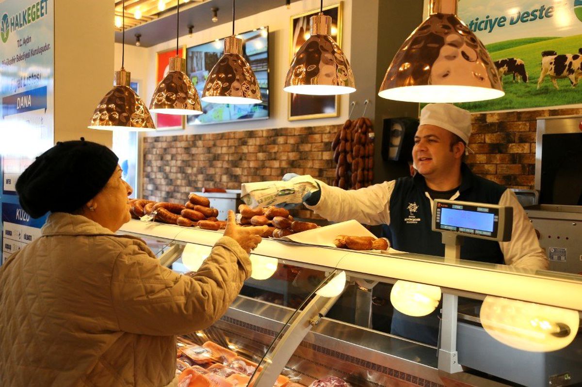 İzmirlilerden Halk Ege Et\' e yoğun ilgi