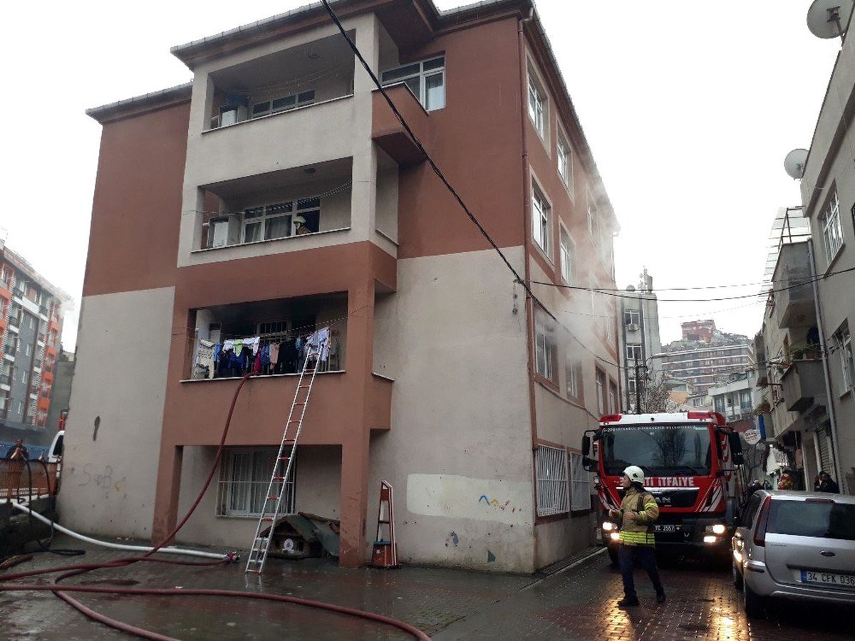 Kağıthane\'de yangın paniği