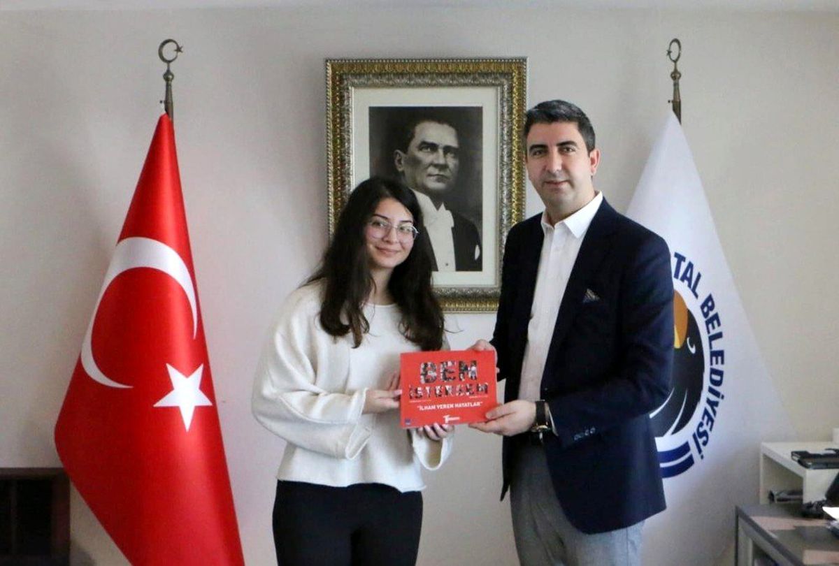 Kartallı Stanford Öğrencisi Neval Çam\'dan, Başkan Gökhan Yüksel\'e ziyaret