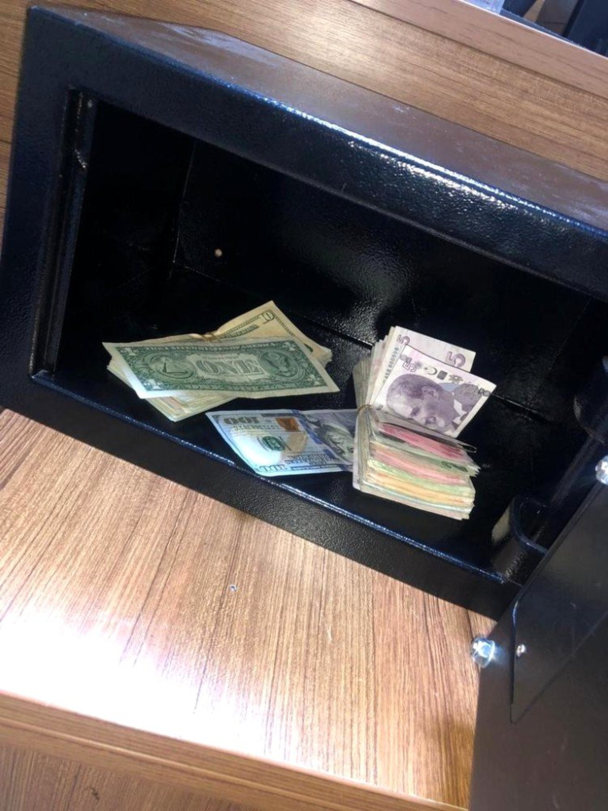 Kasa hırsızları, bekçilerin yol kontrolünde yakalandı