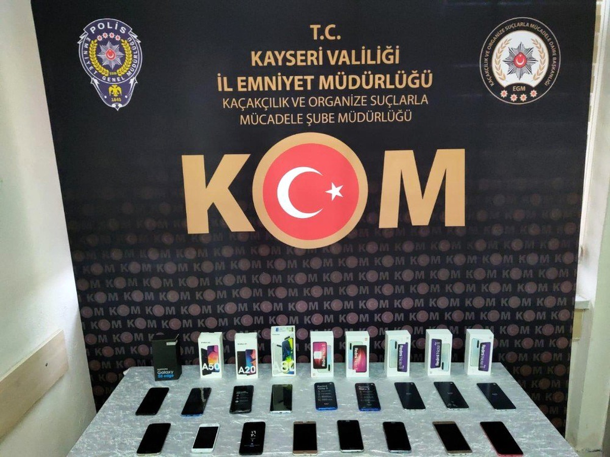 Kayseri\'de 25 adet kaçak cep telefonu yakalandı