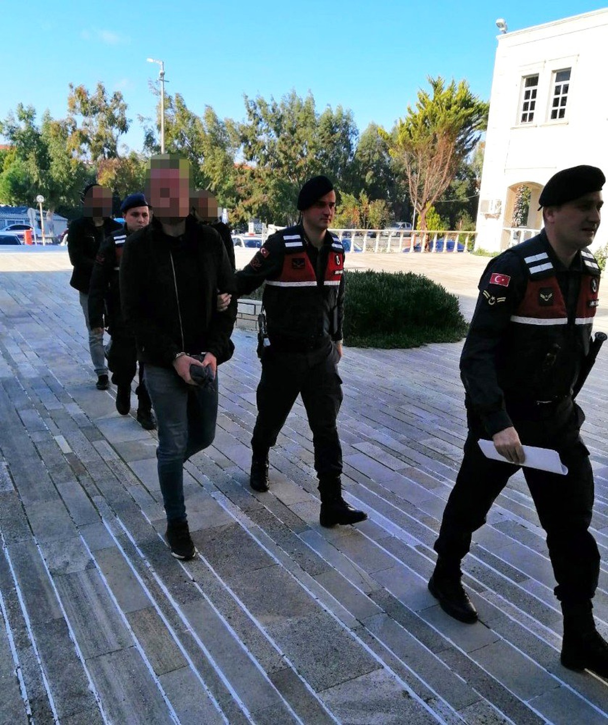 Kiralık araçla hırsızlık yapan 3 kişi jandarmaya yakalandı