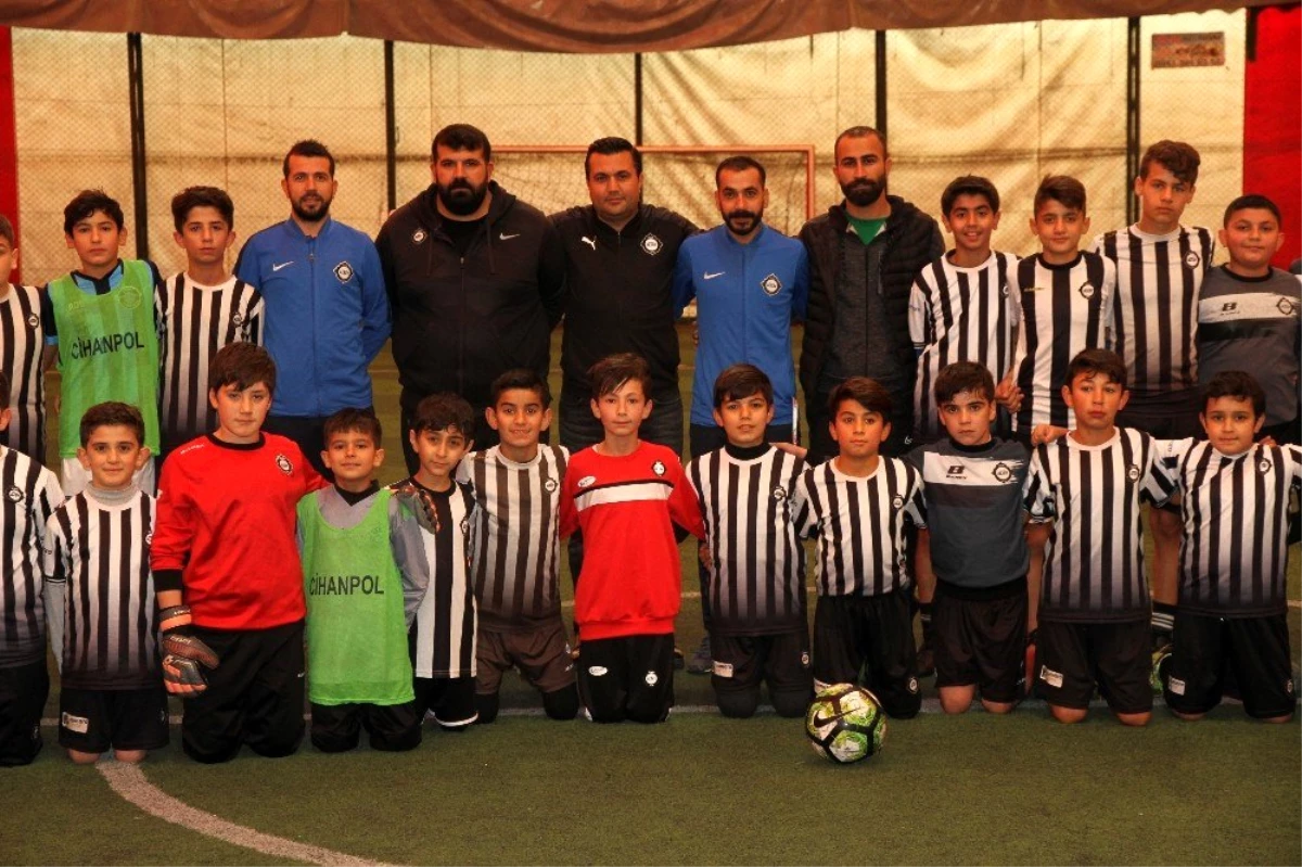 Kızıltepe Altay Futbol Okulun\'da 150 öğrenci eğitim görüyor