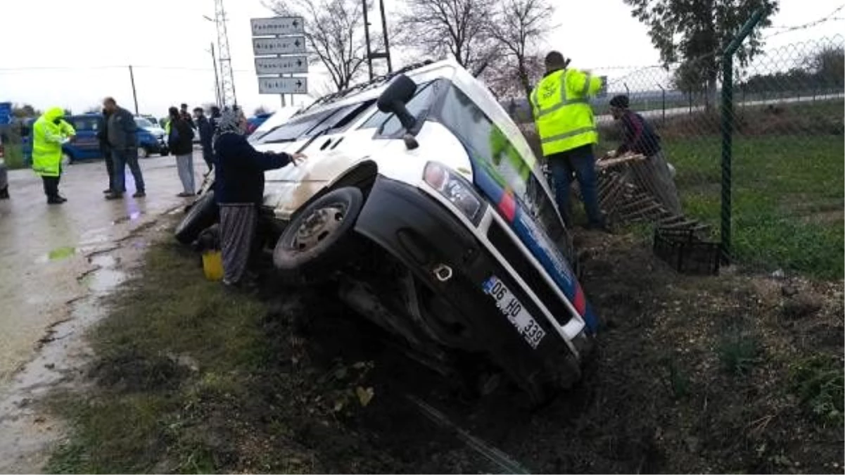 Kozan\'da trafik kazası: 9 yaralı