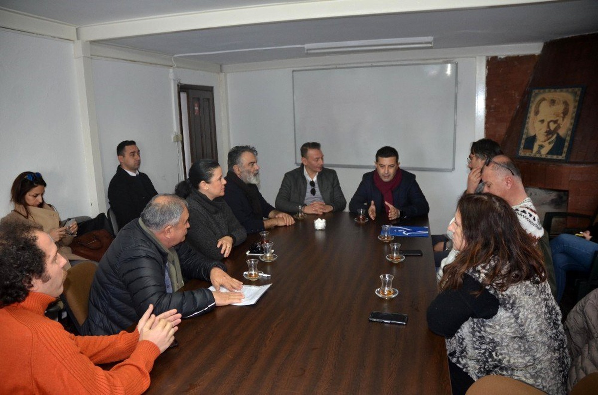 Kuşadası\'nda herkes taşın altına elini koyacak