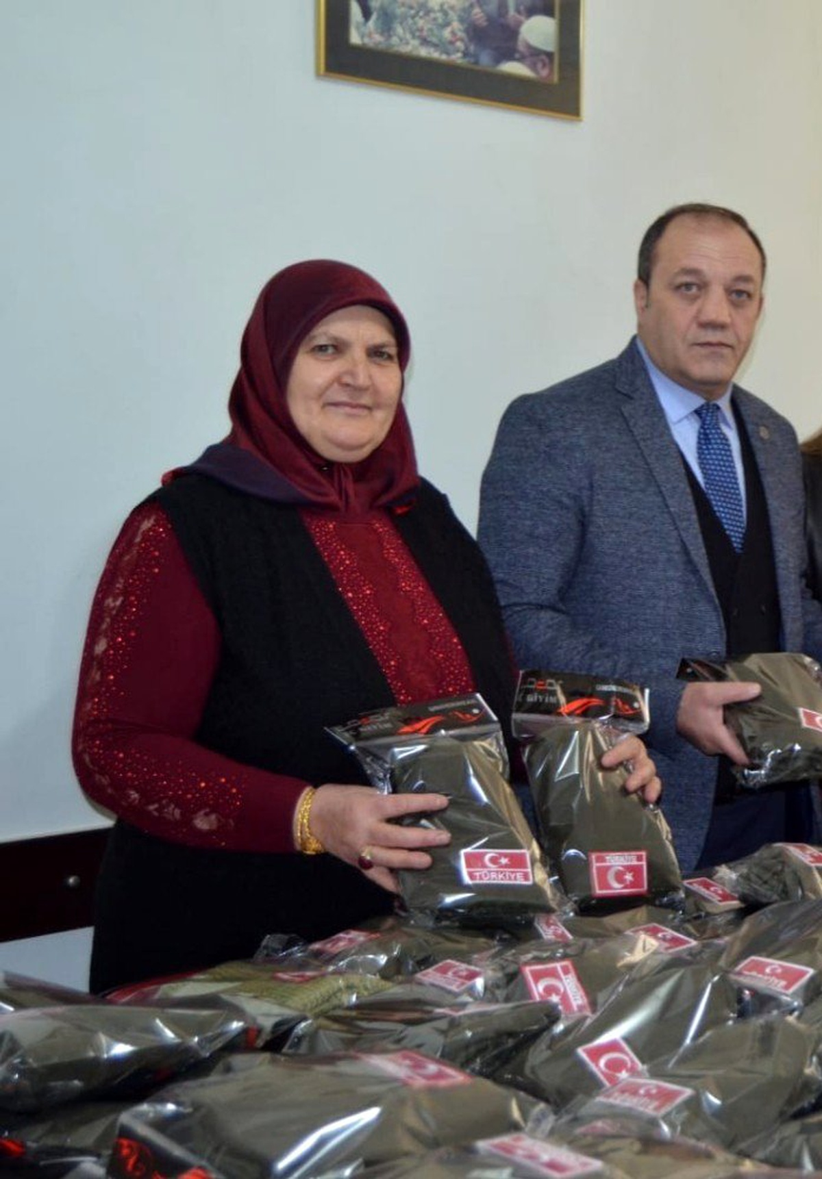 MHP Erzurum Kadın Kollarından askere sıcak destek