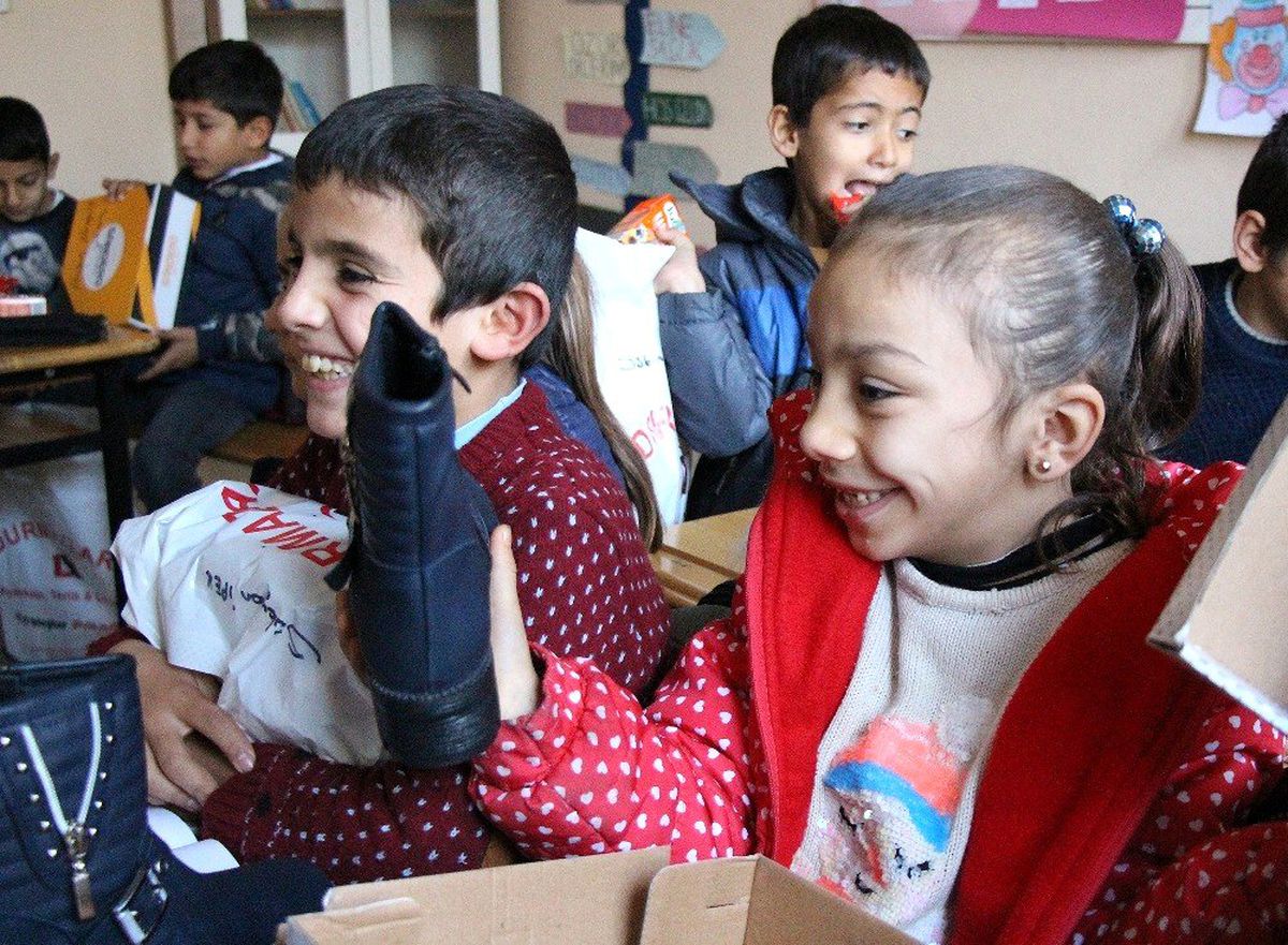 Minik ayaklar Dicle Elektrik ile ısındı