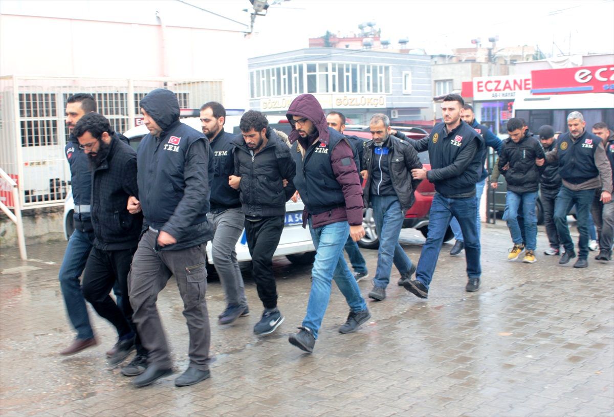 Osmaniye\'de DEAŞ operasyonunda yakalanan 8 zanlıdan 2\'si tutuklandı