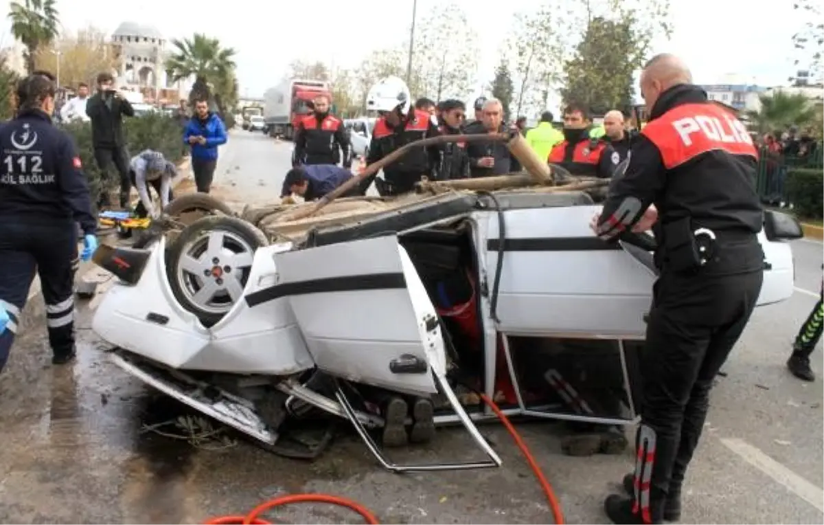 Otomobil önce refüje sonra ağaca çarpıp taka attı: 1\'i ağır 3 yaralı