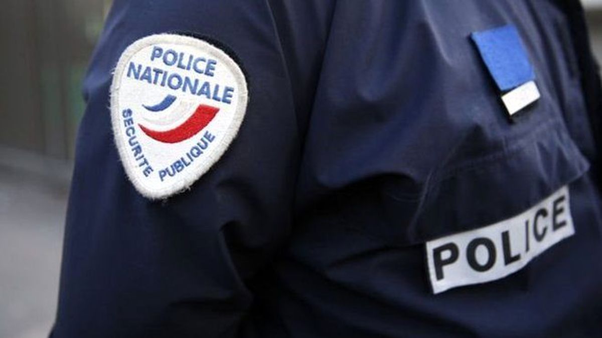 Paris\'te polis bir kişiyi bıçaklayıp öldüren saldırganı vurdu