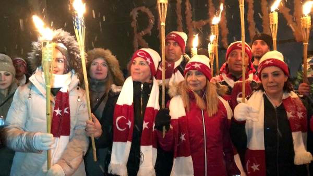 Sarıkamış şehitleri için kar altında meşaleli yürüyüş